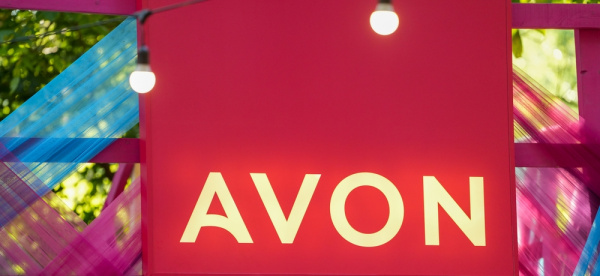 Avon: Pád ikony kozmetického priemyslu?